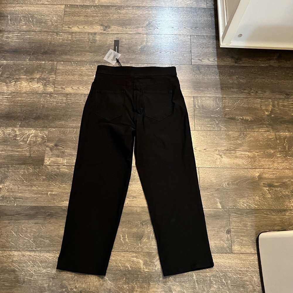 Tahari The Easy‎ Pull On Capri SZ SM. NWT